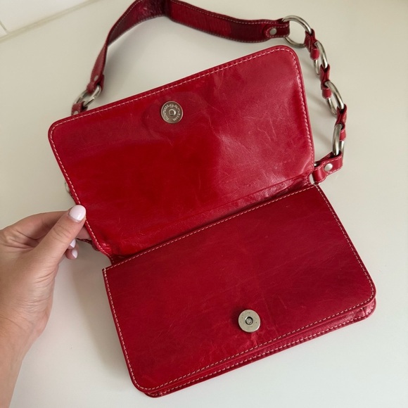 Jana Feifer Red Leather Y2K Chain Shoulder Bag – Minimalist Chic Purse - Picture 3 of 9